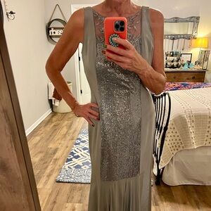 NWT Teri Jon Elegant Silver Sequin Full Length Silk Dress, Gown, Size 12 Tall 🎉🥂